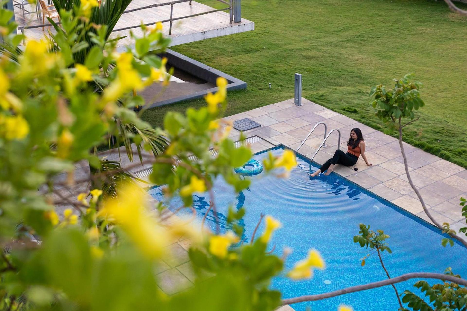 Open House By Stayvista - Nestled In Nature, Featuring A Swimming Pool & Expansive Lawn For A Serene Retreat Shikrapur Ngoại thất bức ảnh
