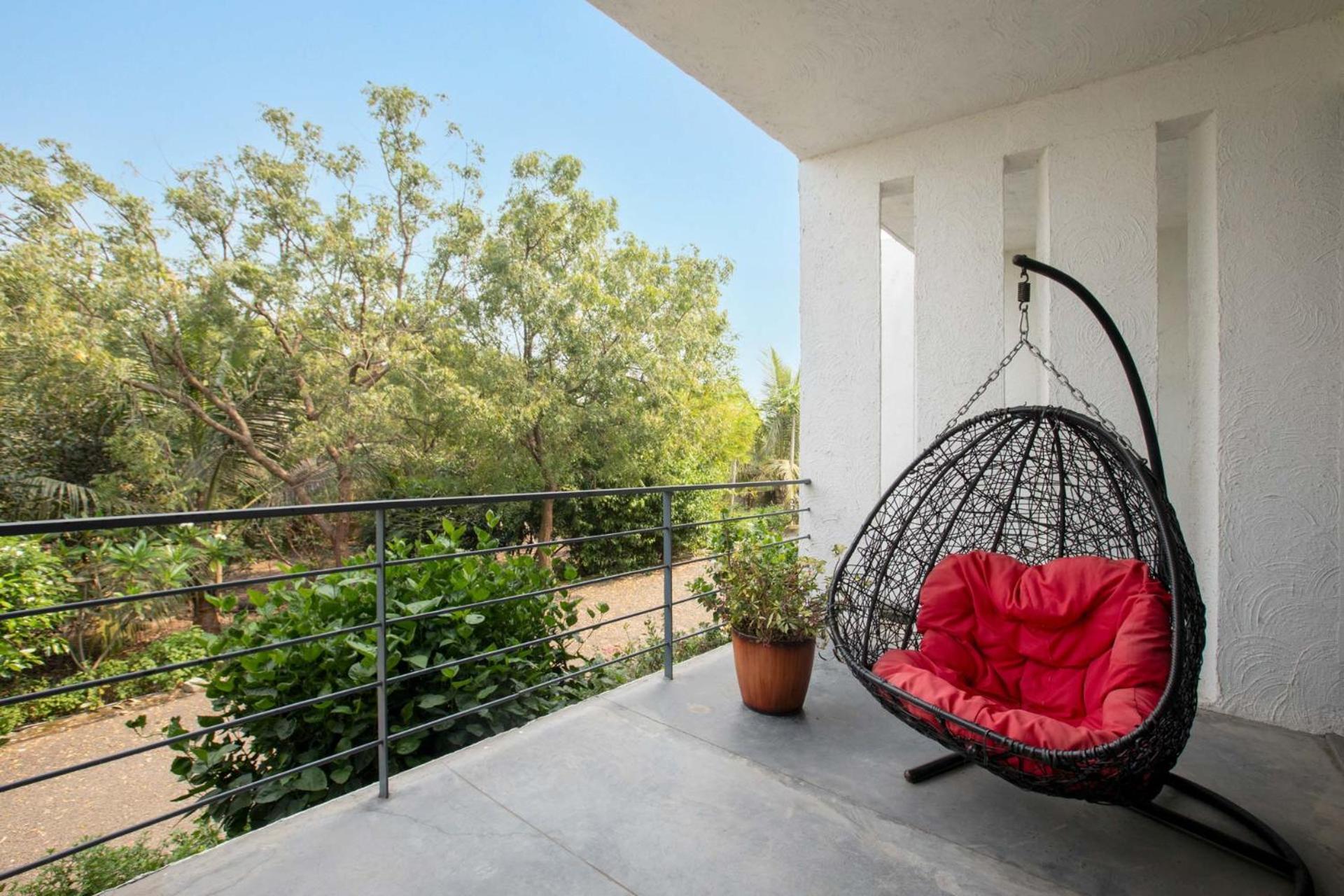 Open House By Stayvista - Nestled In Nature, Featuring A Swimming Pool & Expansive Lawn For A Serene Retreat Shikrapur Ngoại thất bức ảnh